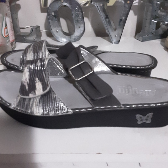 Shoes - Picture 2 of 3